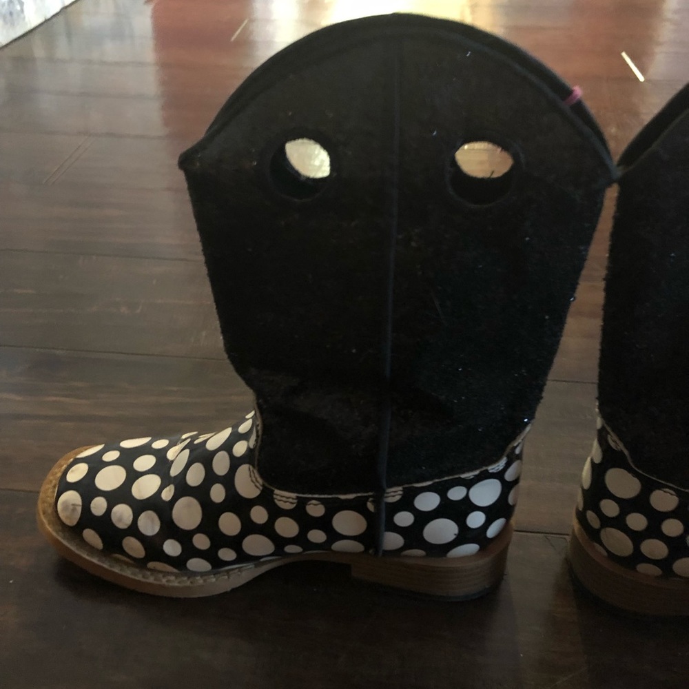 Boots - Picture 5 of 6
